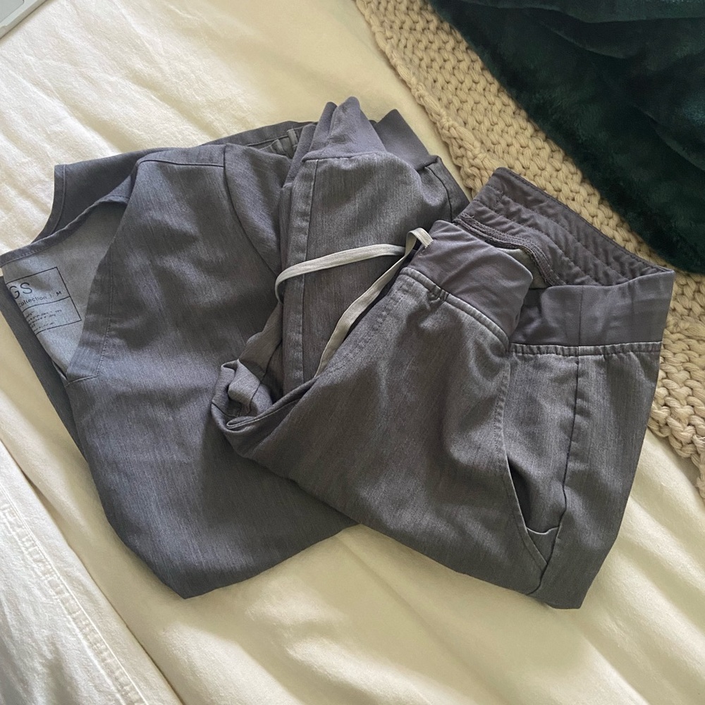 FIGS scrubs